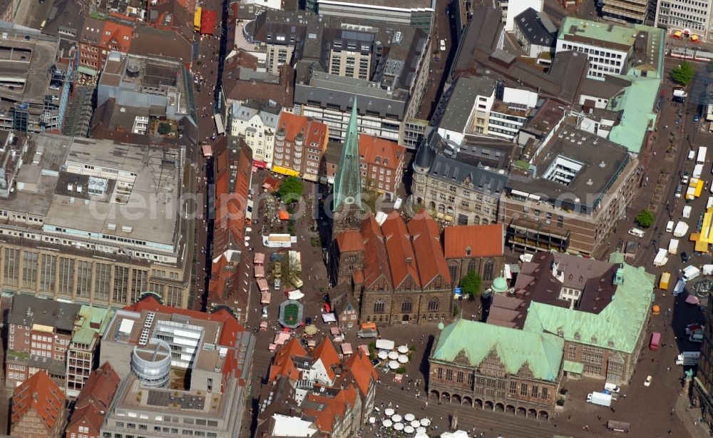 Bremen from the bird's eye view: View of the historical centre in Bremen in the homonymous state