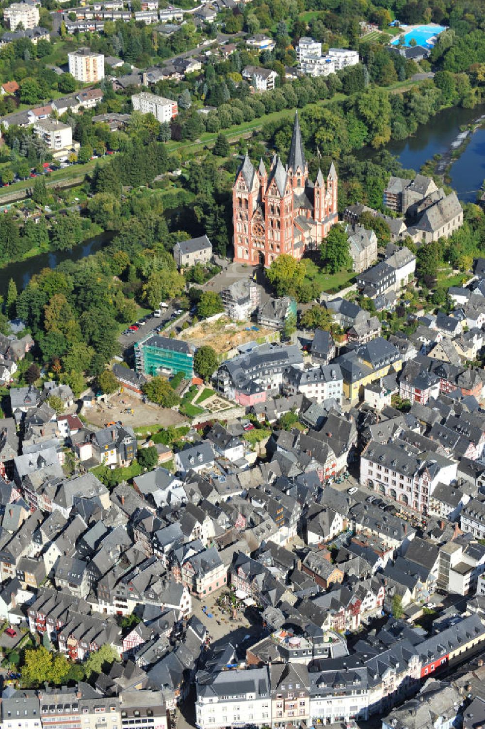 Aerial photograph Limburg an der Lahn - The old town with the cathedral of Limburg an der Lahn. Limburg a.d. Lahn is the county town of the district Limburg-Weilburg in Hesse