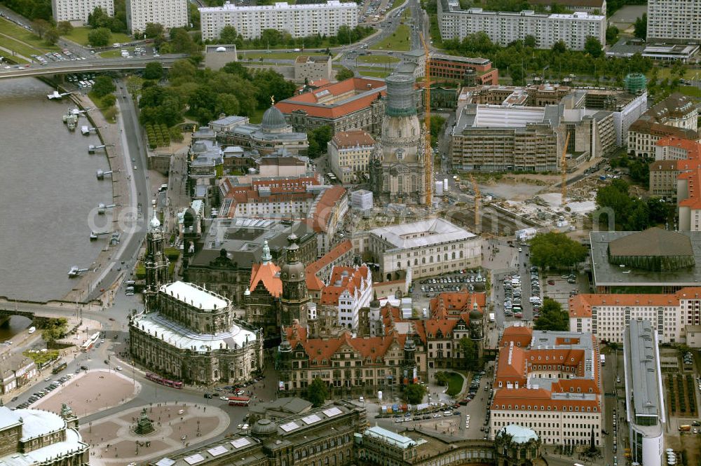 Dresden from above - Blick auf das Weltkulturerbe das Elbtal (seit 2009 durch UNESCO aberkannt) und die Dresdner Altstadt mit Elbe. Saxony world cultural heritage Elb valley, town Dresden with river Elbe.