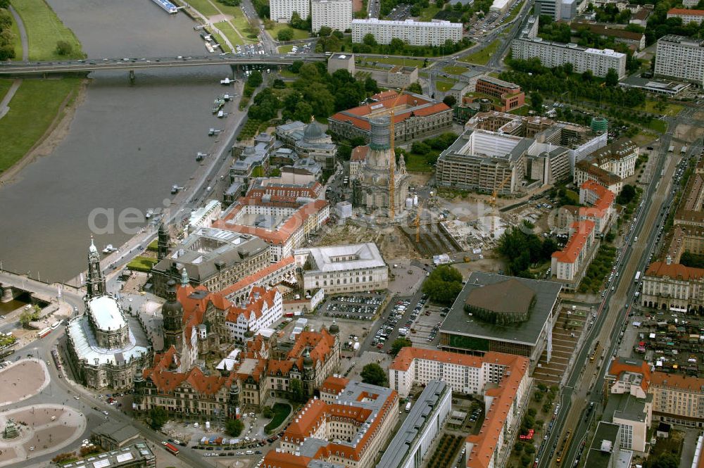 Dresden from the bird's eye view: Blick auf das Weltkulturerbe das Elbtal (seit 2009 durch UNESCO aberkannt) und die Dresdner Altstadt mit Elbe. Saxony world cultural heritage Elb valley, town Dresden with river Elbe.