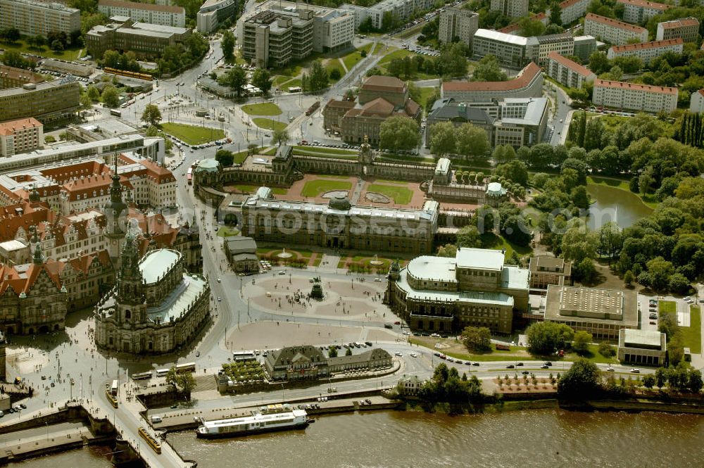 Dresden from the bird's eye view: Blick auf die Altstadt von Dresden mit Semper Oper, Zwinger und Hofkirche.