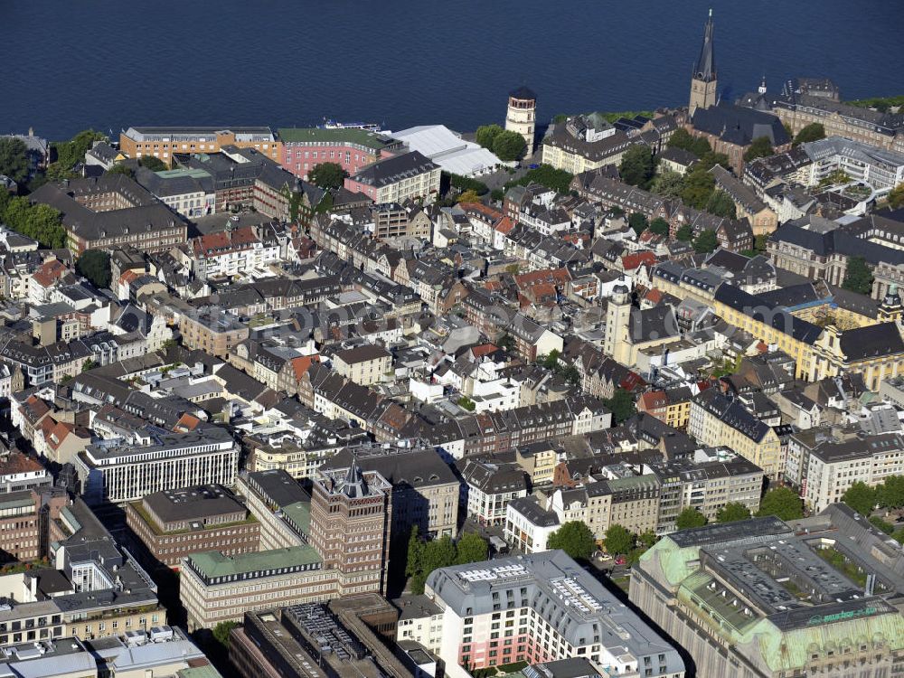 Düsseldorf from the bird's eye view: Sicht auf die Altstadt von Düsseldorf mit der Lambertuskirche und dem Schlossturm am Rheinufer. View to the historic downtown of Duesseldorf with the church St. Lambertus and the castle tower.