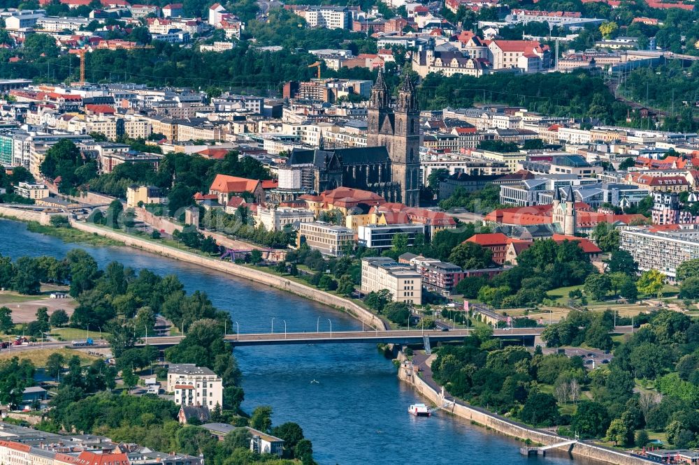 Magdeburg from the bird's eye view: Old town on the Elbe in Magdeburg in the state Saxony-Anhalt, Germany