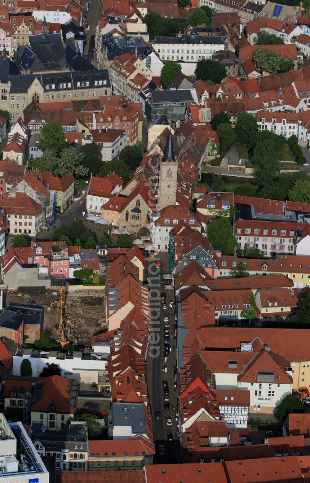 Aerial image Erfurt - The Futterstrasse in the old town of Erfurt in Thuringia is a street with great patrician houses. The most famous house is the historic Imperial Hall, which is now used as a cultural and congress center. In a straight line the Kraemer bridge that is built over historic houses follows. The eastern entrance of the bridge, which is an important landmark of the state capital, is the Agidienkirche. From her red tower, the visitor has a magnificent view over the old town