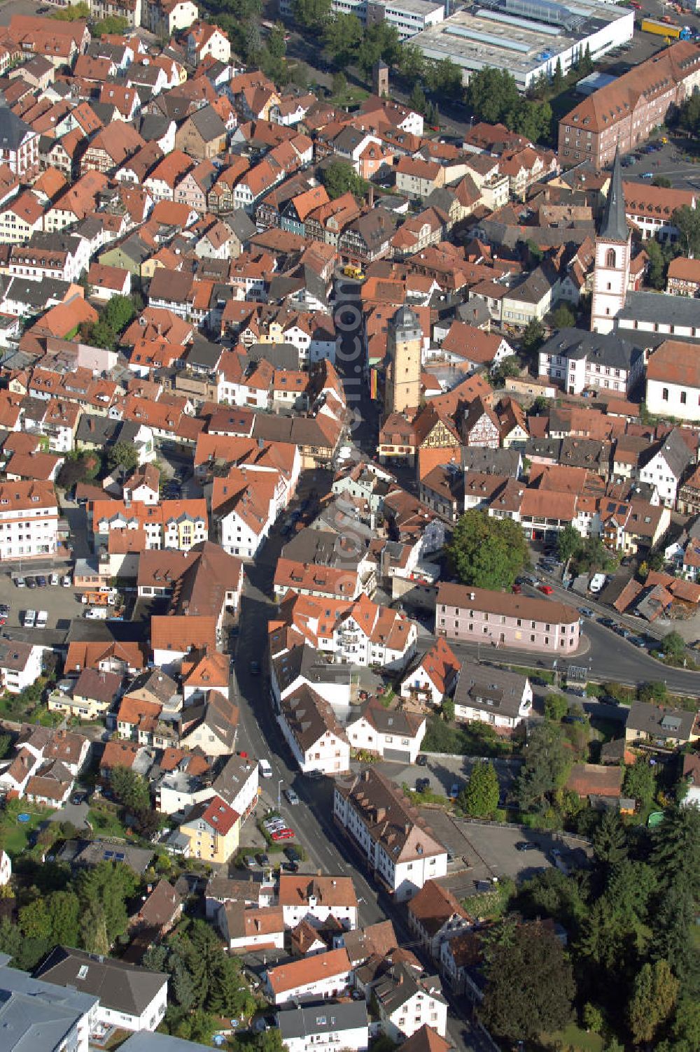 Aerial image Lohr am Main - Blick auf die Altstadt mit Kirche St. Michael und Bayersturm in Lohr am Main. Die Kirche stammt aus dem 12. Jahrhundert und ist eines der Sehenswürdigkeiten in Lohr am Main. Eine weitere ist der Bayersturm, der im 14. Jahrhundert errichtet wurden. Er ist der letzte einzig noch erhaltene Turm der einstigen Stadtbefestigung. Kontakt Touristinfo: MSP-Info, Jahnstraße 9, 97816 Lohr am Main, Tel. +49(0)9352 50099 8, Fax +49(0)9352 50099 9