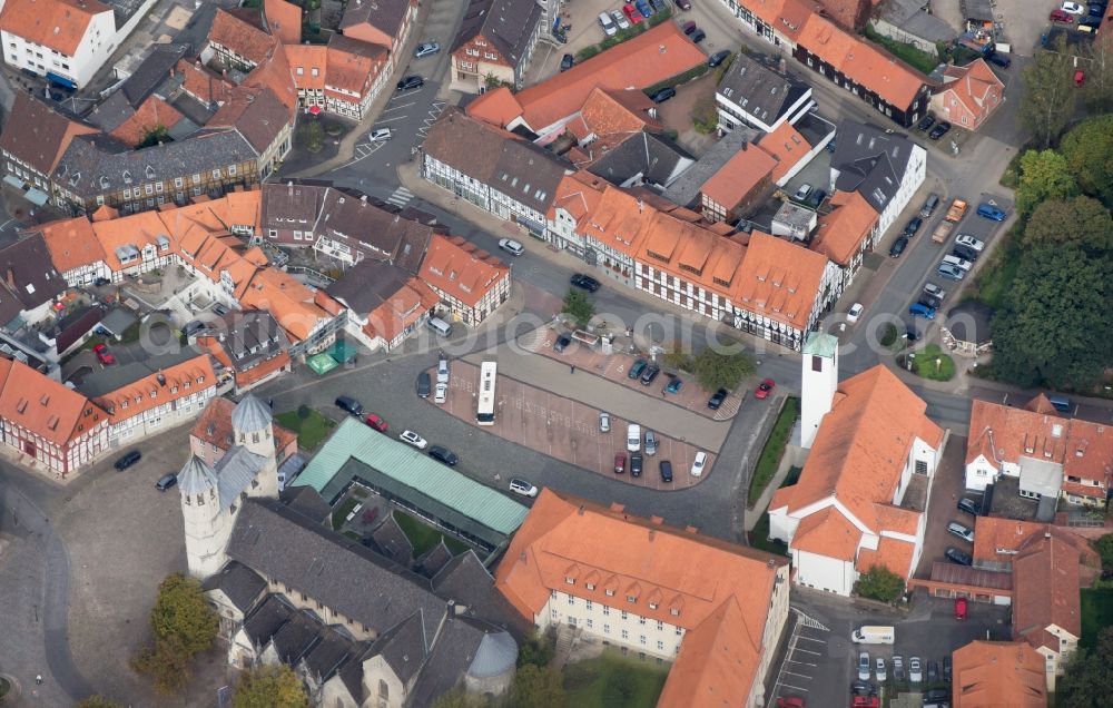 Bad Gandersheim from the bird's eye view: Views of the old town with its market and the Romanesque church of the monastery of Bad Gan dersheim in Lower Saxony