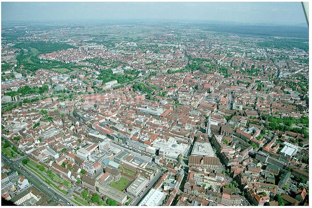 Nürnberg from above - 27.05.2004 Blick auf die Altstadt von Nürnberg sowie unten rechts das Büro- und Einkaufscenter City-Point City-Point Nürnberg Breite Gasse 5, 90402 Nürnberg Tel.: 0911 / 249 163 00 Fax: 0911 / 249 163 33 Centermanagement: ECE Projektmanagement G.m.b.H. & Co. KG Vermietung Heegbarg 30, 22391 Hamburg Telefon (040) 60 60 6-701 Telefax (040) 60 60 6-777