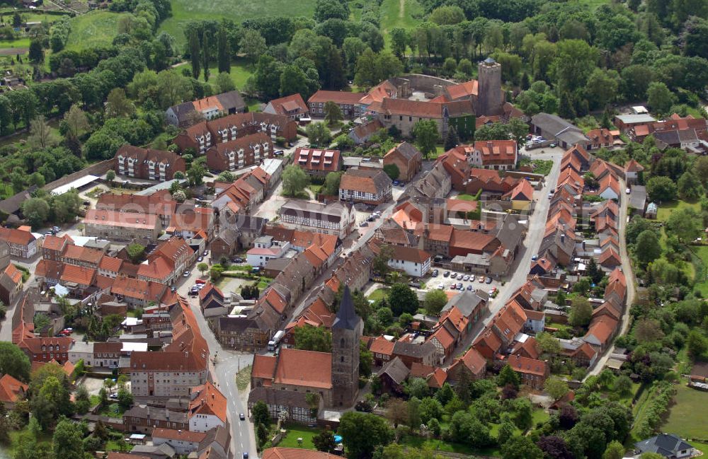 Aerial photograph Oebisfelde - Old town with the castle and the Saint Catherine ' s Church of Oebisfelde in Saxony-Anhalt