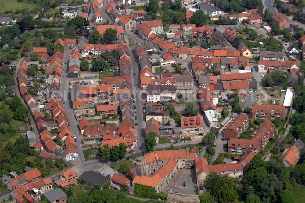 Oebisfelde from the bird's eye view: Old town with the castle and the Saint Catherine ' s Church of Oebisfelde in Saxony-Anhalt