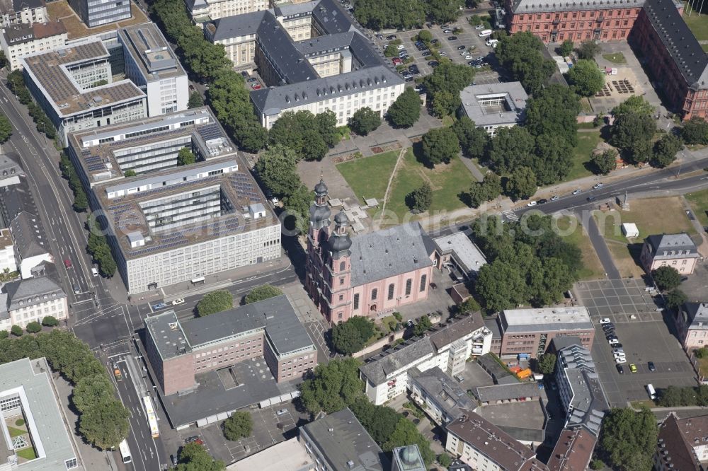 Mainz from the bird's eye view: Old Town and church St. Peter's on the road Grosse Bleiche in Mainz in Rhineland-Palatinate