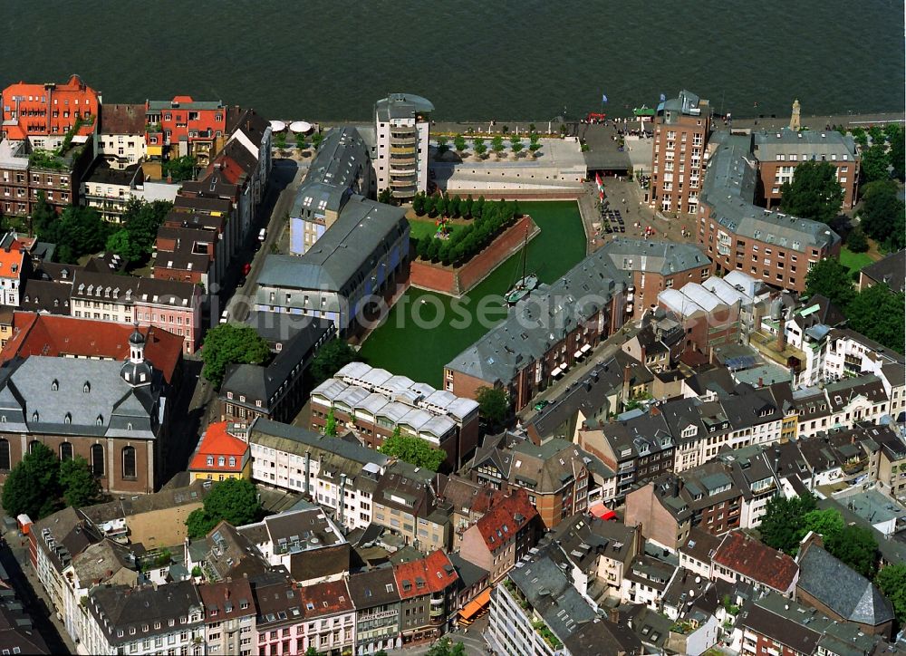 Aerial image Düsseldorf - Old town on the Rhine - river bank with the old harbor in Dusseldorf in North Rhine-Westphalia