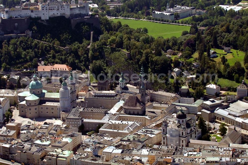 Aerial photograph Salzburg - Die Altstadt von Salzburg umfasst den historischen Innenstadtkern von Salzburg. Auf dem Bild sind von links nach rechts der Salzburger Dom, der Stift Sankt Peter, die Franziskanerkirche, sowie die Kollegienkirche am Universitätsplatz zu sehen. Im Hintergrund die Festung Hohensalzburg. Salzburg 2007/07/14 The old-town includes the historical buildings of Salzburg. This picture shows, from the left to the right, the Salzburg Cathedral, the St. Peter monastery, the Franziskanerchurch, as well as the University church.