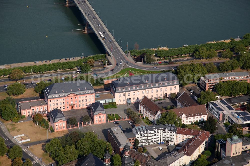 Mainz from the bird's eye view: Old Town with the State Chancellery and the Rhineland-Palatinate state parliament at the Rhine in Mainz