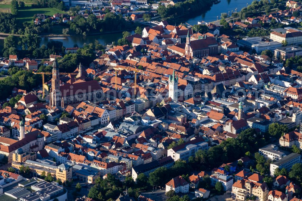 Aerial image Straubing - Building of the tower Stadtturm and the Basilica St. Jakob on Theresienplatz in Straubing in the state Bavaria, Germany