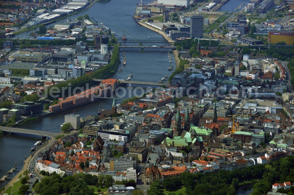 Aerial image Bremen - Historic Centre of the city center's Market Square with the Town Hall and Cathedral of Bremen