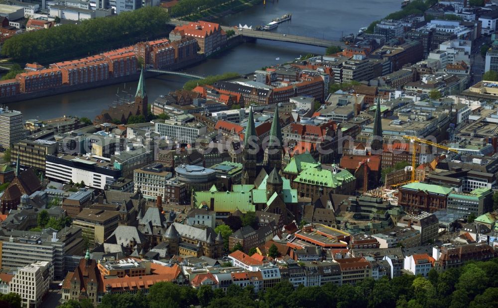 Aerial photograph Bremen - Historic Centre of the city center's Market Square with the Town Hall and Cathedral of Bremen