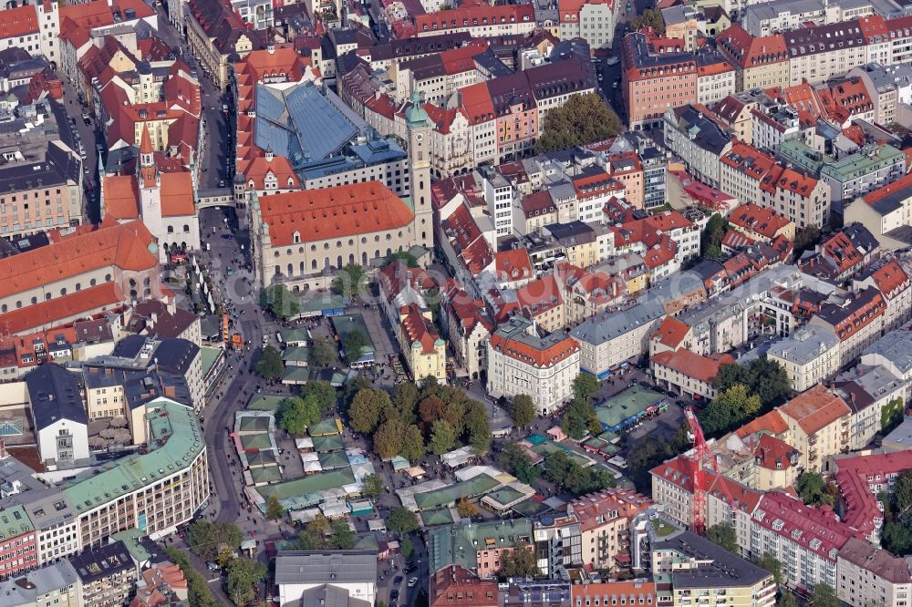 München from the bird's eye view: Old town center around the Viktualienmarkt in Munich in the state of Bavaria. The food market is surrounded by the Schrannenhalle and the churches Alter Peter and Heilig Geist