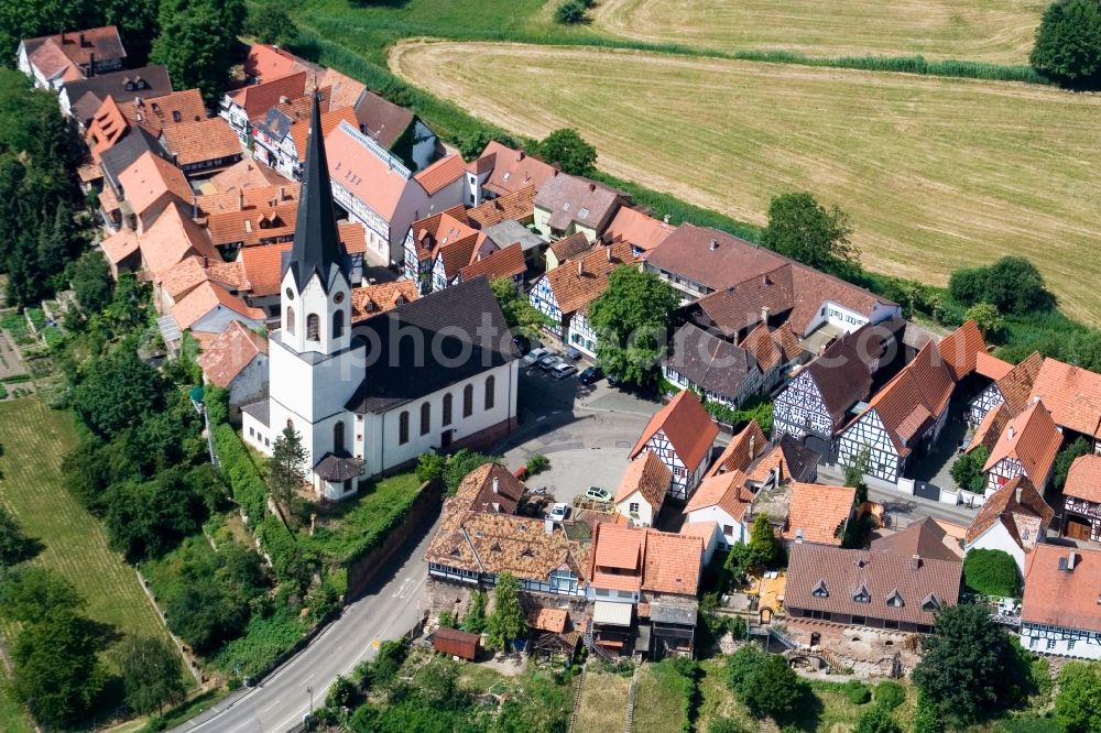 Jockgrim from the bird's eye view: Old Town area and church Hinterstaedtl in the Ludwigstrasse in Jockgrim in the state Rhineland-Palatinate