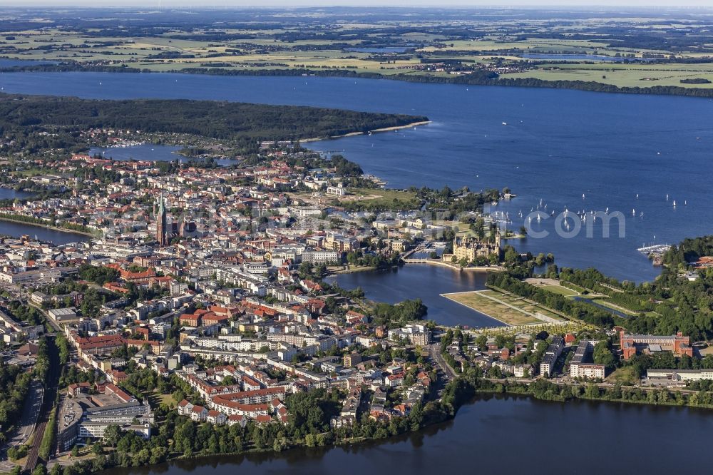 Schwerin from the bird's eye view: Old Town area and city centre in Schwerin in the federal state Mecklenburg-West Pomerania