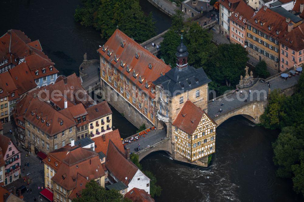 Bamberg from the bird's eye view: Old Town area and city center with dem Alten Rathaus Bamberg between Unterer Bruecke and Oberer Bruecke on Linken Regnitzarm in Bamberg in the state Bavaria, Germany