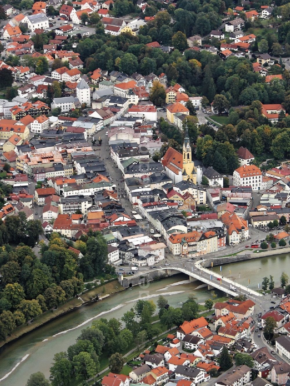 Bad Tölz from the bird's eye view: Bad Toelz an der Isar in Bad Toelz-Wolfratshausen in the state Bavaria. Overlooking the old town with market street, late medieval parish church Mariae Himmelfahrt and Isar Bridge