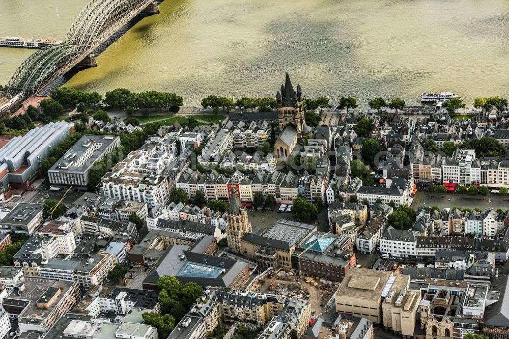 Aerial photograph Köln - Old Town area and city center with Blick auf die Kirche Gross St.Martin in Cologne in the state North Rhine-Westphalia, Germany