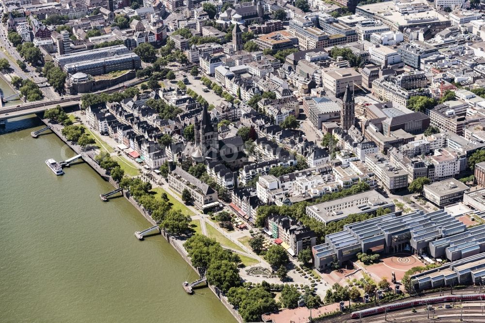 Köln from the bird's eye view: Old Town area and city center with Blick auf die Kirche Gross St.Martin in Cologne in the state North Rhine-Westphalia, Germany