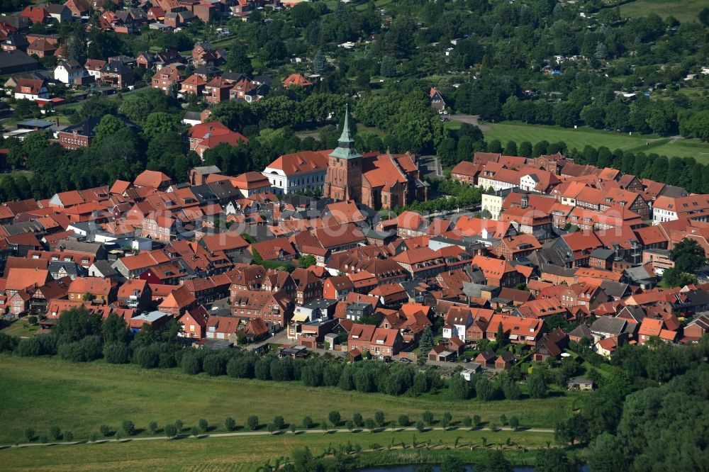 Aerial photograph Boizenburg/Elbe - Old Town area and city center in Boizenburg/Elbe in the state Mecklenburg - Western Pomerania