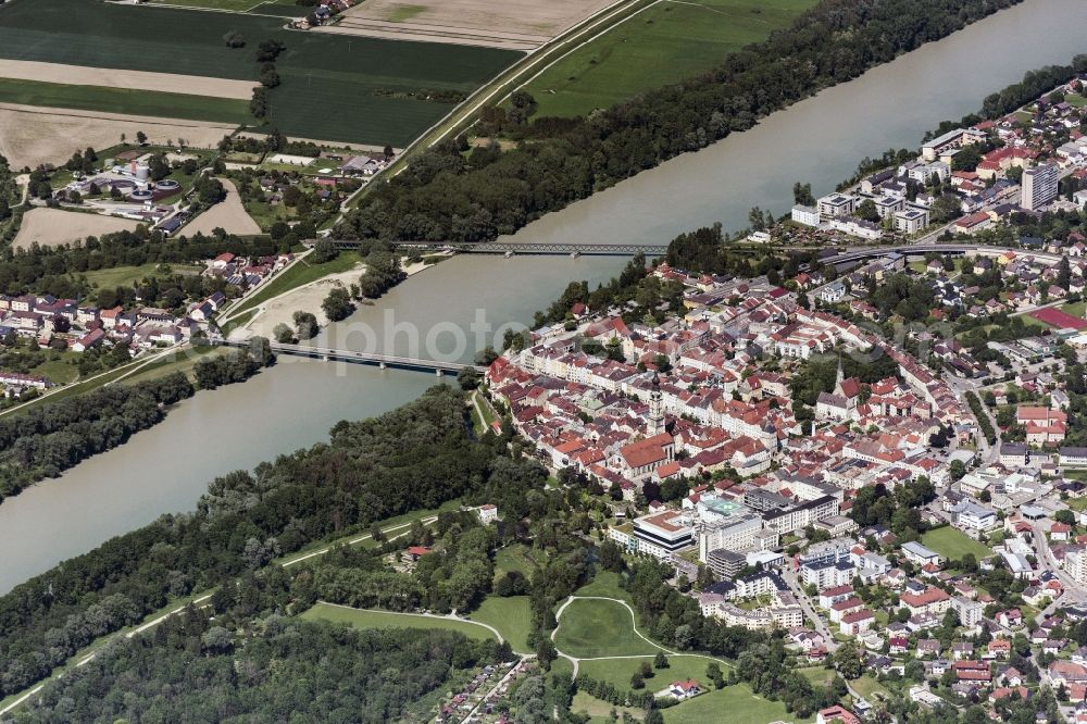 Braunau am Inn from the bird's eye view: Old Town area and city center and Bruecke in Braunau am Inn in Oberoesterreich, Austria