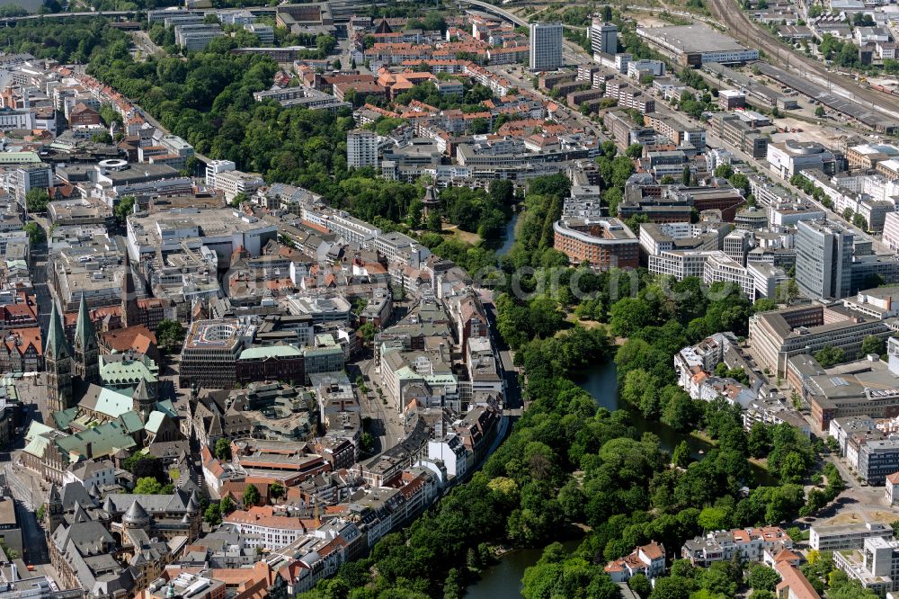 Bremen from the bird's eye view: Old Town area and city center on street Am Wall in the district Altstadt in Bremen, Germany