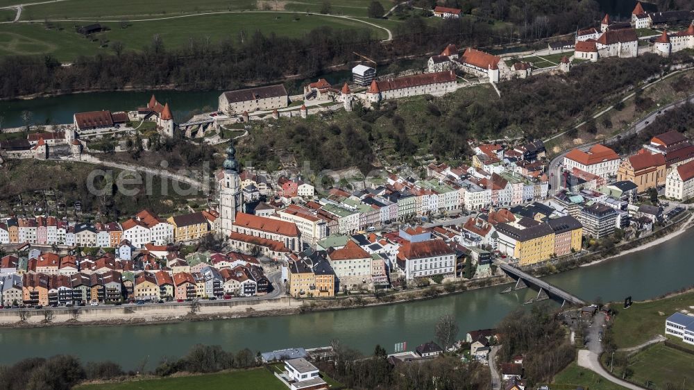 Aerial photograph Burghausen - Old Town area and city center Burghausen in Burghausen in the state Bavaria, Germany