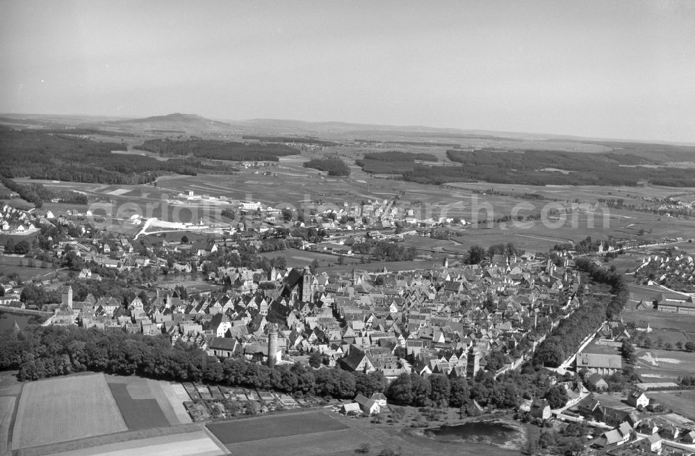 Aerial photograph Dinkelsbühl - Old Town area and city center in Dinkelsbuehl in the state Bavaria, Germany