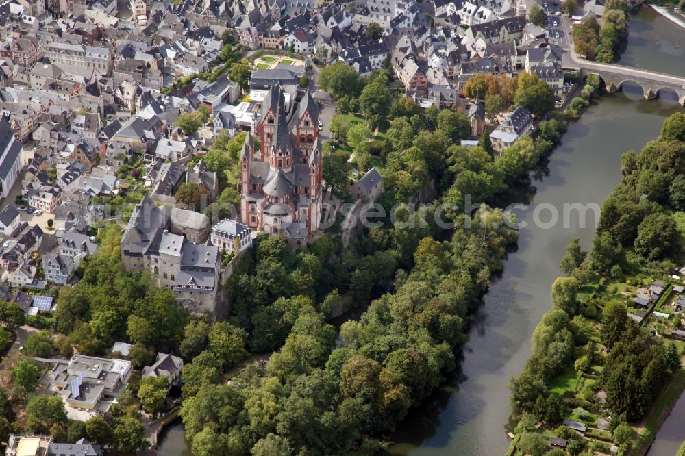 Limburg an der Lahn from the bird's eye view: Old Town area and city center with the cathedral in Limburg an der Lahn in the state Hesse