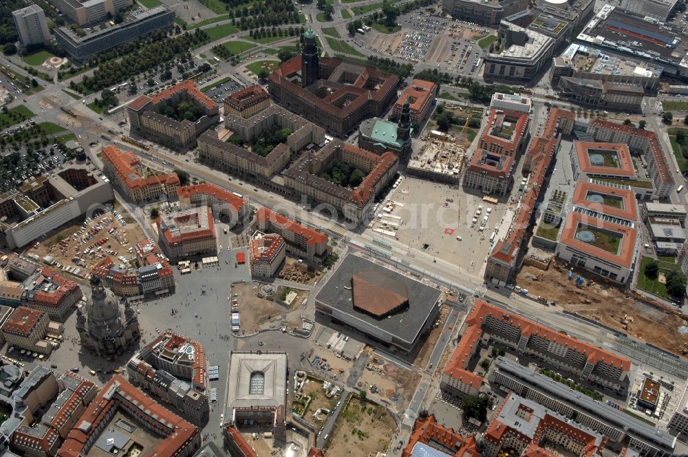 Aerial photograph Dresden - Old Town area and city center Striezelmarkt in Dresden in the state Saxony