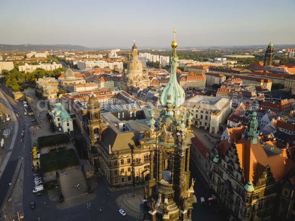 Aerial photograph Dresden - Night lights and lighting in the old town area and the inner city center Theaterplatz - Terassenufer with the Semper Opera House and the Cathedral of the Sanctissimae Trinitatis (Dresden Court Church) on the Schlossplatz, as well as the Frauenkirche and the Carola Bridge on the banks of the Elbe on the street Terrassenufer in the Altstadt district of Dresden in the state of Saxony, Germany