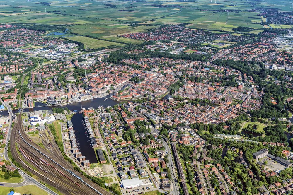 Aerial photograph Emden - Old Town area and city center in Emden in the state Lower Saxony, Germany