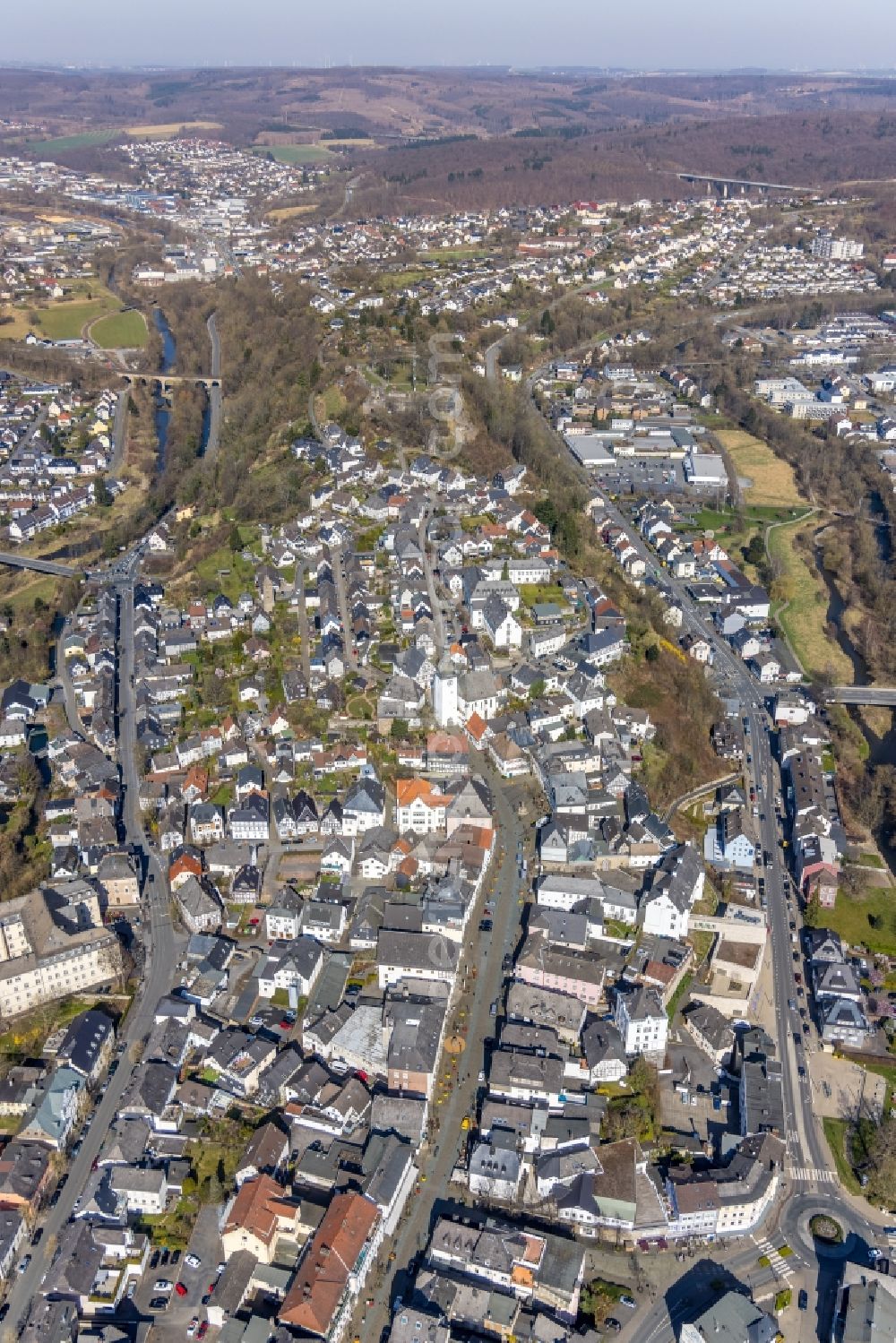 Arnsberg from the bird's eye view: Old town area and city center along the street Alter Markt in Arnsberg in the Sauerland in the state of North Rhine-Westphalia, Germany