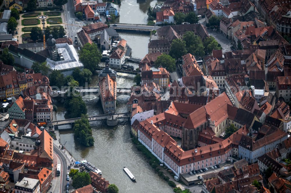 Aerial photograph Bamberg - Old Town area and city center on Flusslauf of Linker Regnitzarm in Bamberg in the state Bavaria, Germany