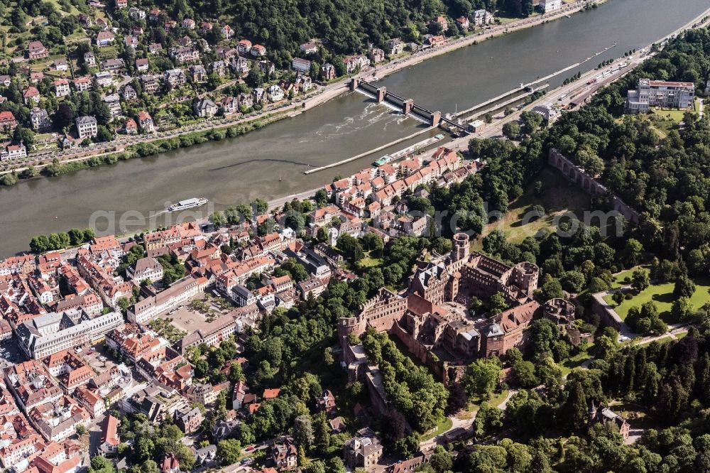 Aerial photograph Heidelberg - Old Town area and city center on Flussufer of Neckar in Heidelberg in the state Baden-Wuerttemberg, Germany