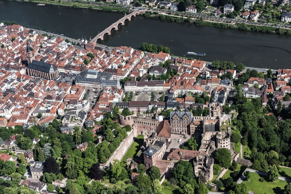 Heidelberg from the bird's eye view: Old Town area and city center on Flussufer of Neckar in Heidelberg in the state Baden-Wuerttemberg, Germany