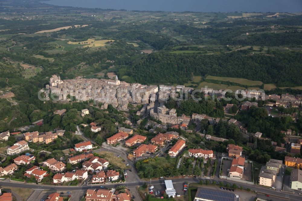 Aerial photograph Grotte di Castro - The Old Town area and the city center of Grotte di Castro in Lazio in Italy is picturesquely situated on a ridge in the Monte Volsini