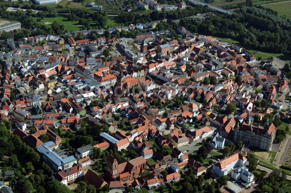 Aerial photograph Güstrow - Old Town area and city center in Guestrow in the state Mecklenburg - Western Pomerania