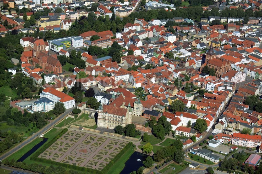 Aerial photograph Güstrow - Old Town area and city center in Guestrow in the state Mecklenburg - Western Pomerania