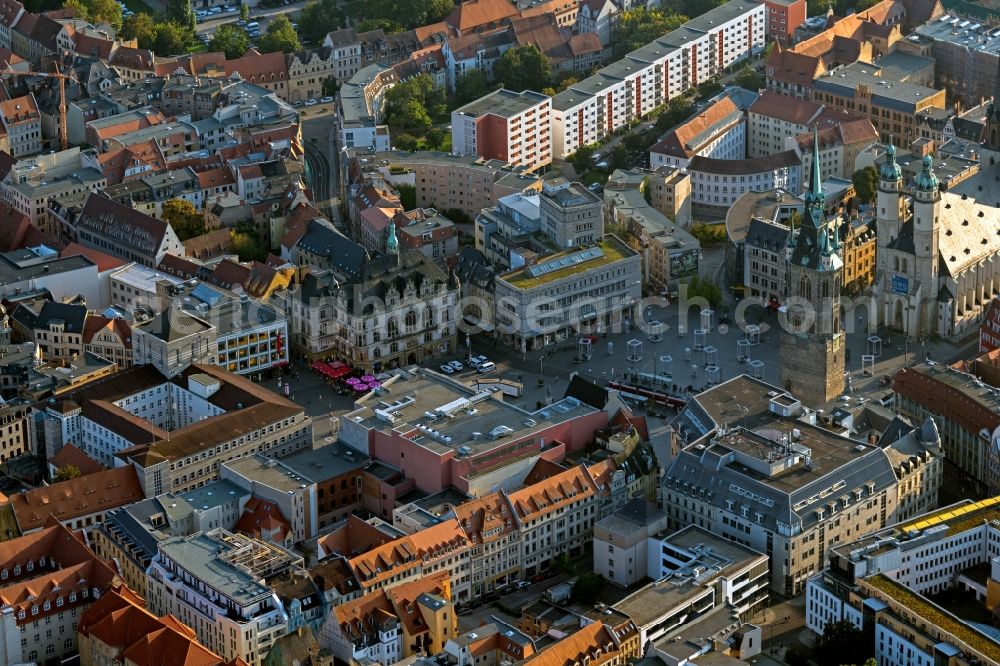 Aerial image Halle (Saale) - Old Town area and city center with Marktkirche Unser lieben Frauen, Marienkirche, Roter Turm and Marktplatz in the district Mitte in Halle (Saale) in the state Saxony-Anhalt, Germany