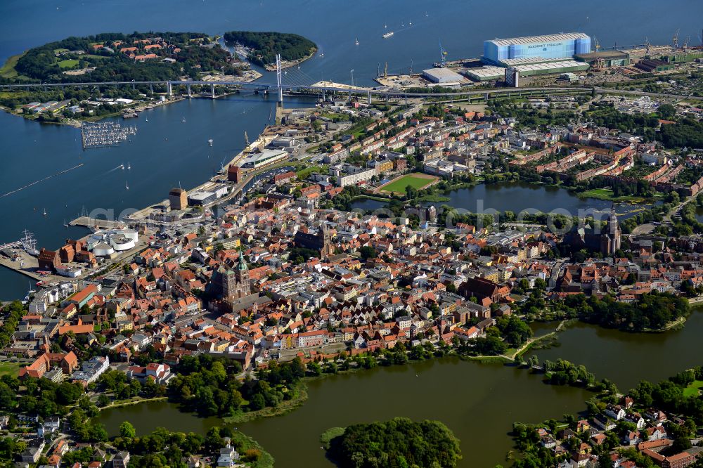 Aerial photograph Stralsund - Old Town area and city center in Hansestadt Stralsund at the baltic coast in the state Mecklenburg - Western Pomerania, Germany