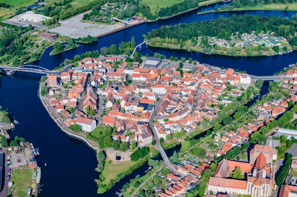 Aerial photograph Havelberg - Old town area and inner city center Havelberg on the Elbe in the state Saxony-Anhalt, Germany