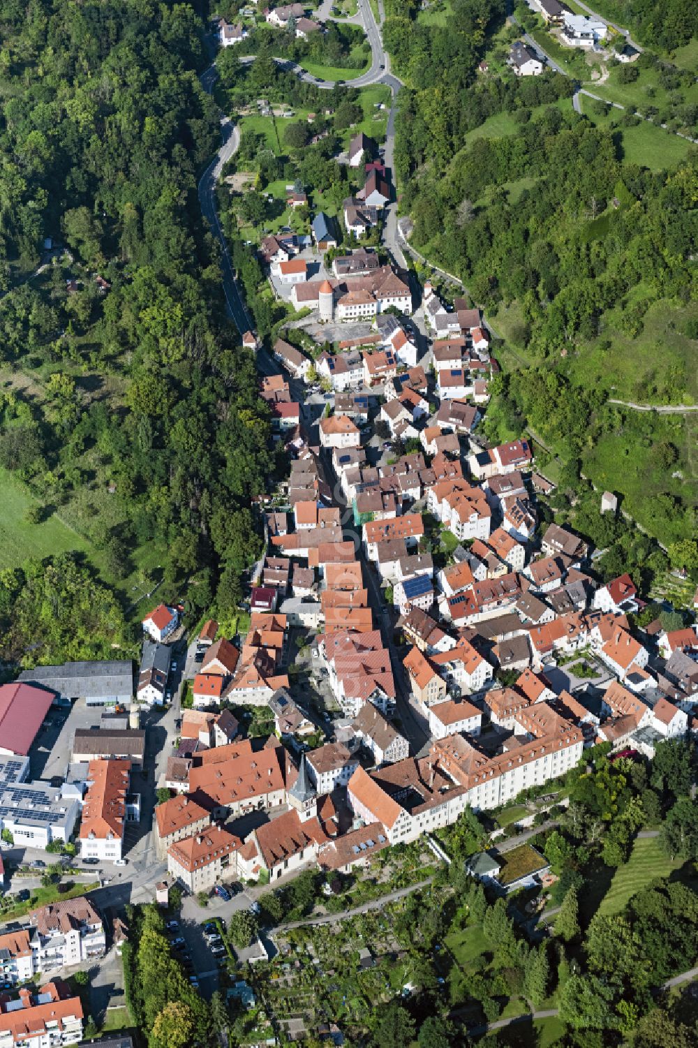 Ingelfingen from the bird's eye view: Old Town area and city center in Ingelfingen in the state Baden-Wuerttemberg, Germany