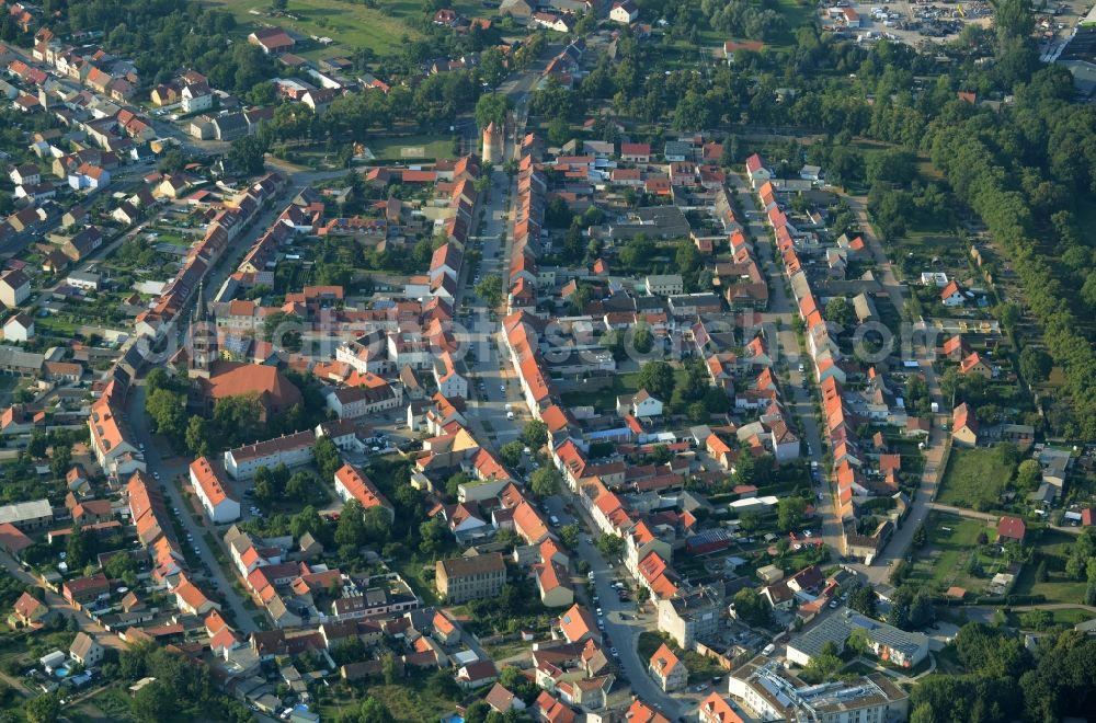 Aerial photograph Jessen (Elster) - Old Town area and city center in Jessen (Elster) in the state of Saxony-Anhalt. The castle and town hall of Jessen is located at the end of Schlossstrasse