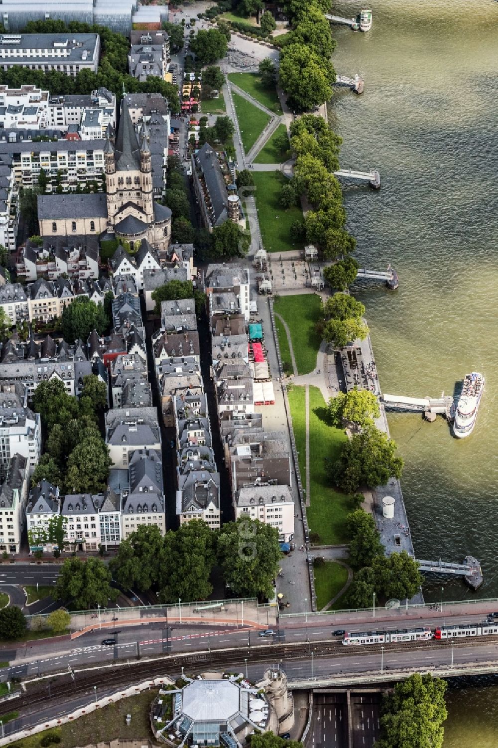 Köln from the bird's eye view: Old Town area and city center in Cologne in the state North Rhine-Westphalia, Germany