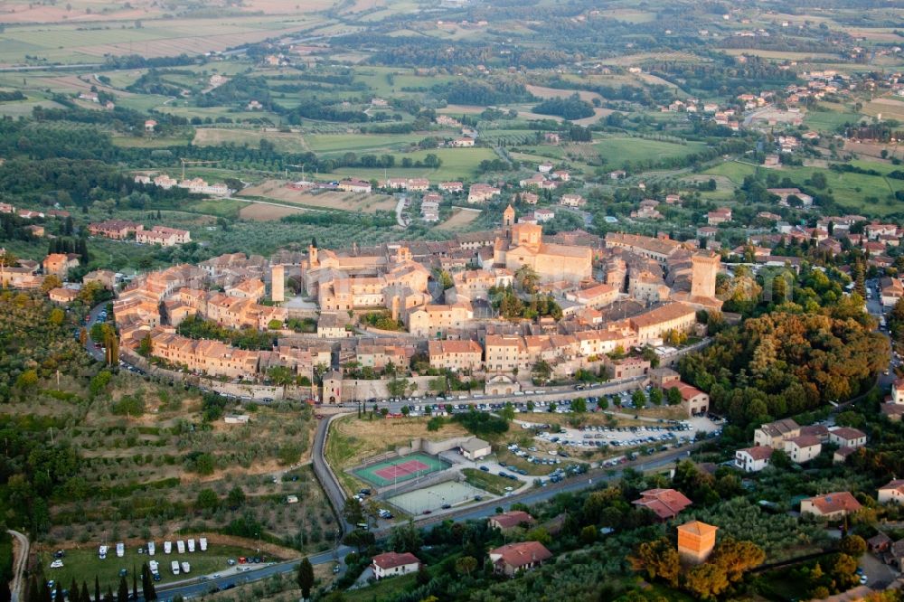 Aerial photograph Lucignano - Old Town area and city center in Lucignano in Toscana, Italy